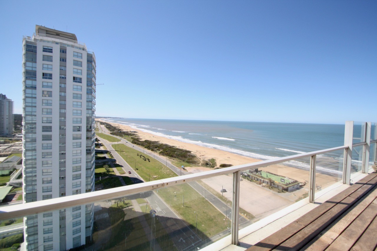 Impactante Penthouse en la brava en alquiler